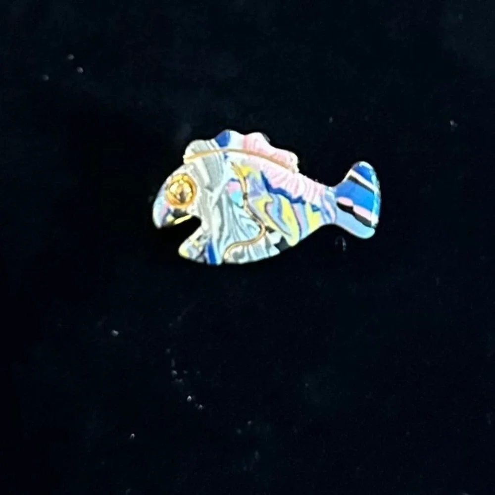Artistic Fish Brooch Multi Color Marbleized Rhinestone Eye Gold Tone Accent 1.5